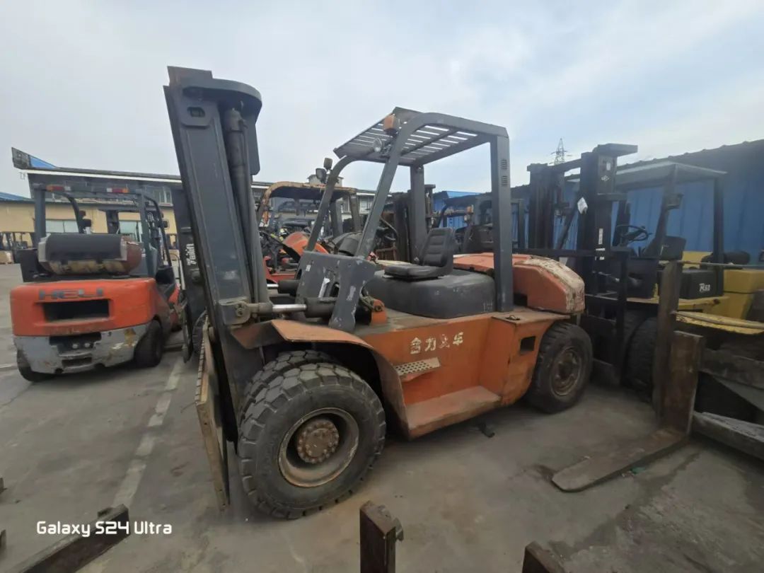 舊叉車(chē)一批（26臺(tái)）拍賣(mài)會(huì)